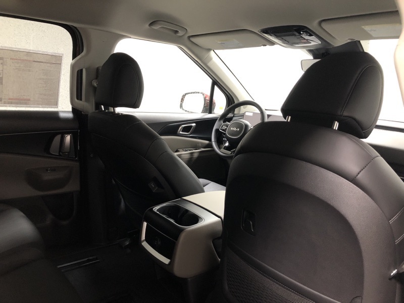 2026 Kia Carnival LXS photo 11