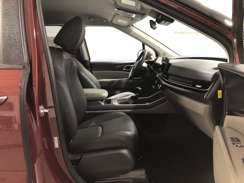 2026 Kia Carnival LXS photo 12