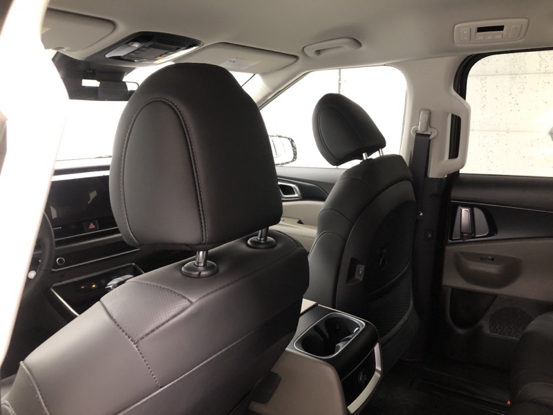 2026 Kia Carnival LXS photo 17