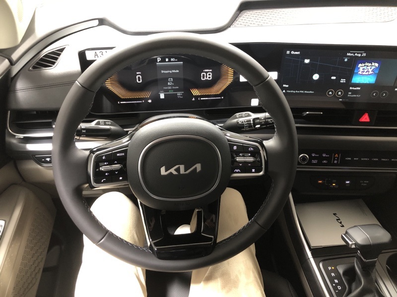 2026 Kia Carnival LXS photo 23