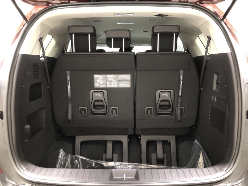 2026 Kia Carnival LXS photo 8