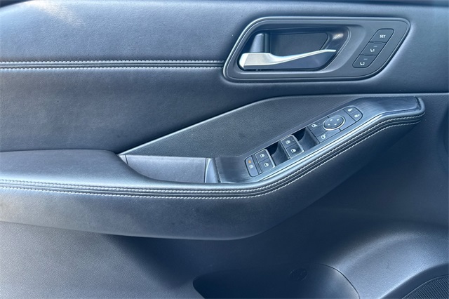 2022 Nissan Rogue SL photo 11