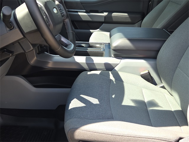 2024 Ford F-150 XLT photo 16