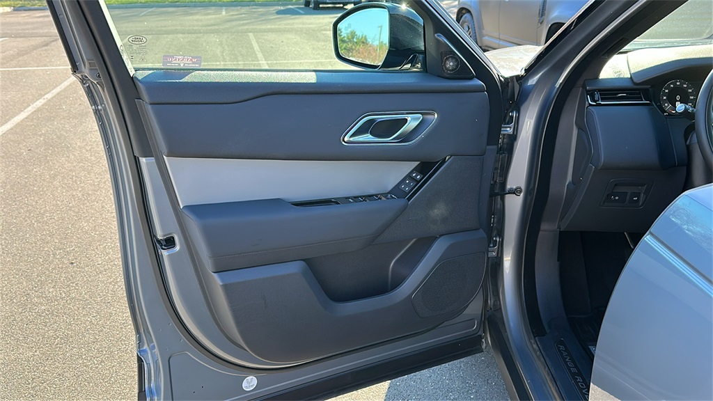 2025 Land Rover Range Rover Velar S photo 2