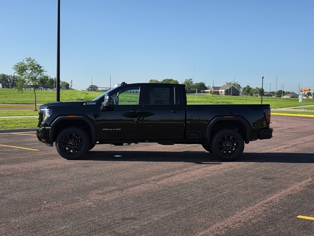 2025 GMC Sierra 3500HD 4WD Crew Cab Standard Bed AT4