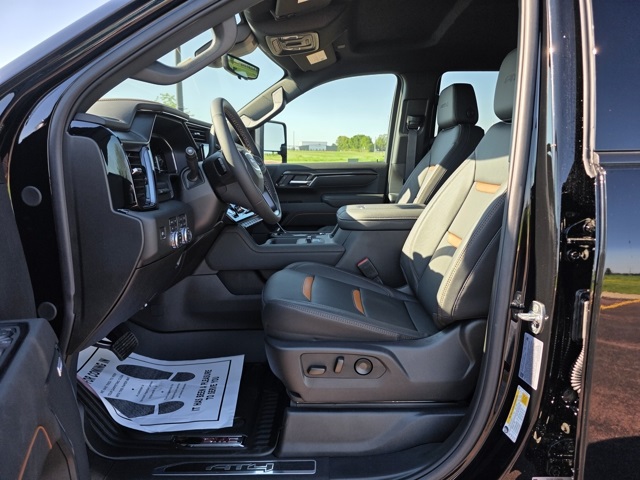 2025 GMC Sierra 3500HD 4WD Crew Cab Standard Bed AT4