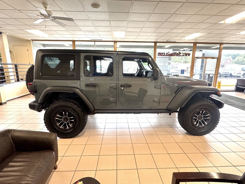2025 Jeep Wrangler Rubicon photo 2