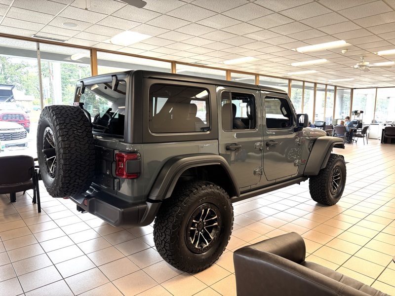 2025 Jeep Wrangler Rubicon photo 3