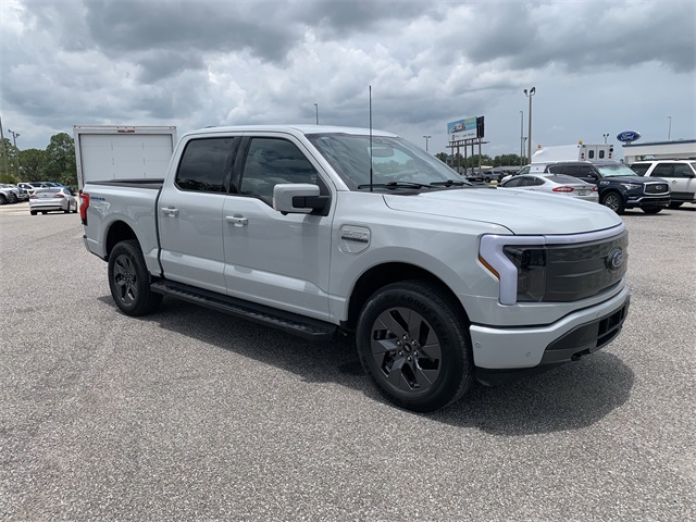 2023 Avalanche Ford F-150 Lightning Lariat AWD Truck