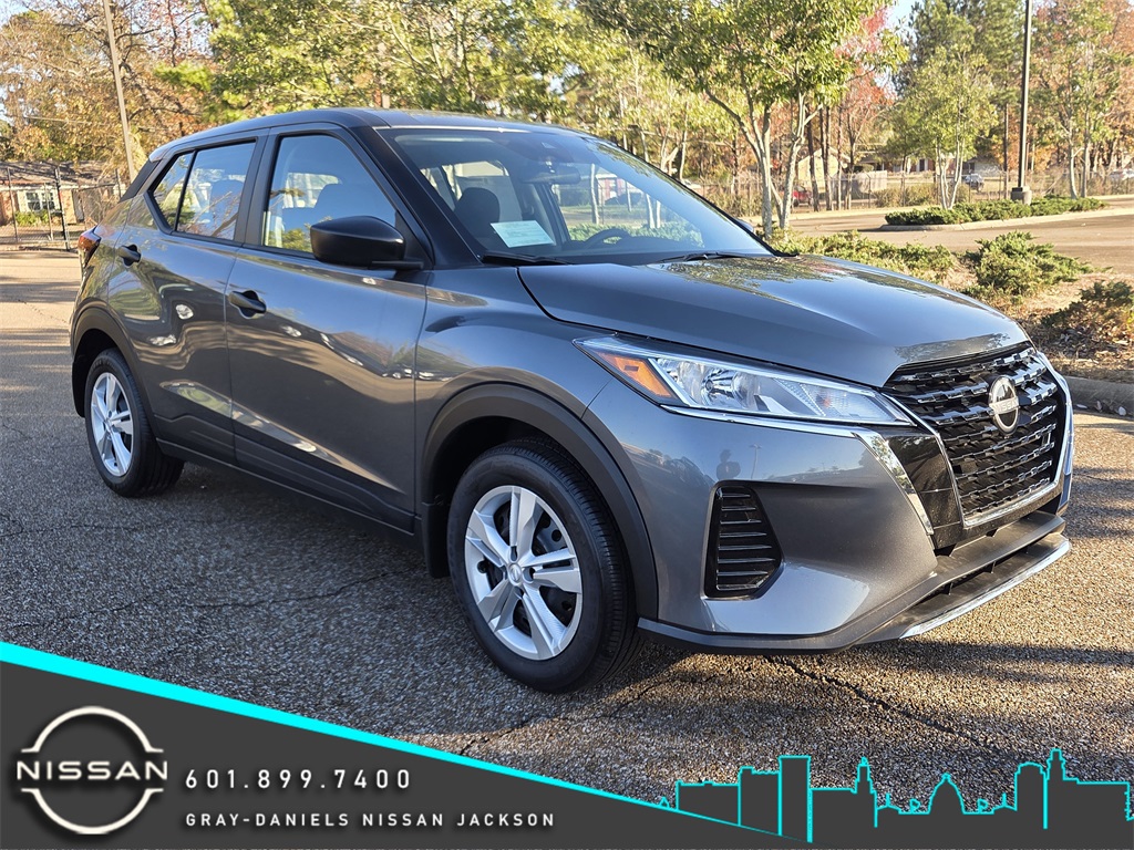 2025 Nissan KICKS PLAY Base's photo