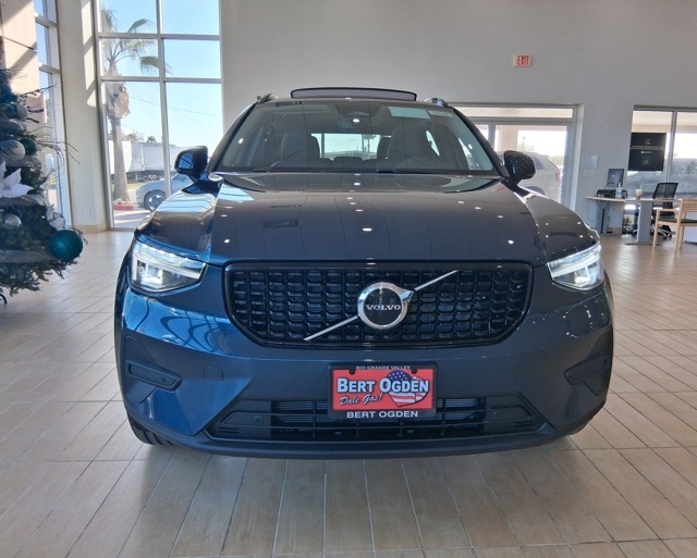 New 2026 Volvo XC40 B5 Core 4D Sport Utility in McAllen #VV64646