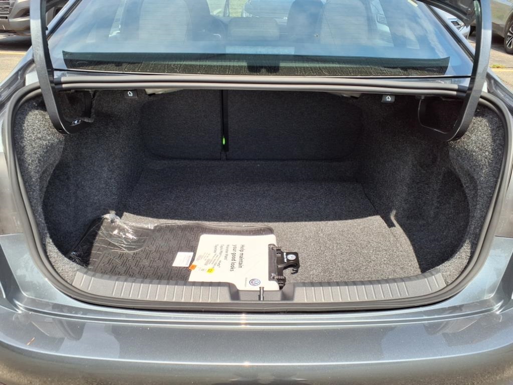 2025 Volkswagen Jetta 1.5T Sport photo 4