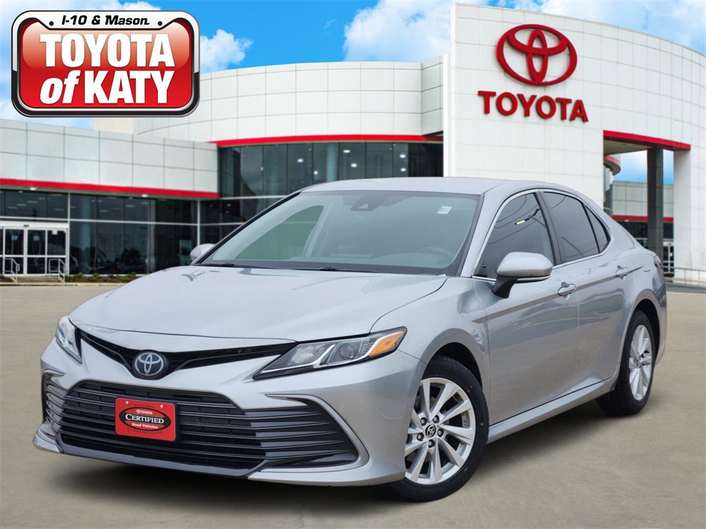 2023 Toyota Camry LE's photo