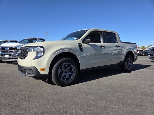 New 2025 Ford Maverick XLT 4D Crew Cab