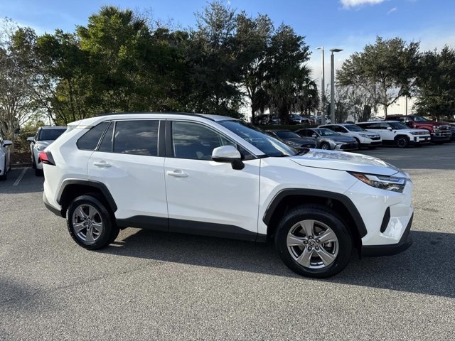 2024 Toyota RAV4 XLE's photo