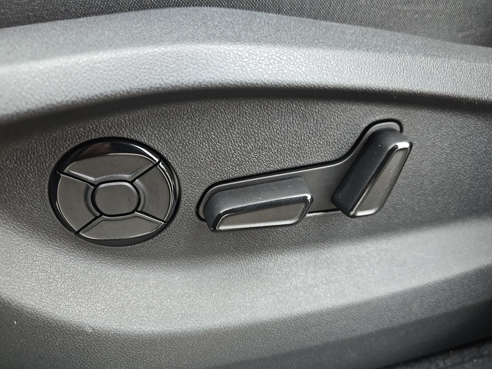 new 2026 Volkswagen Tiguan car, priced at $38,352