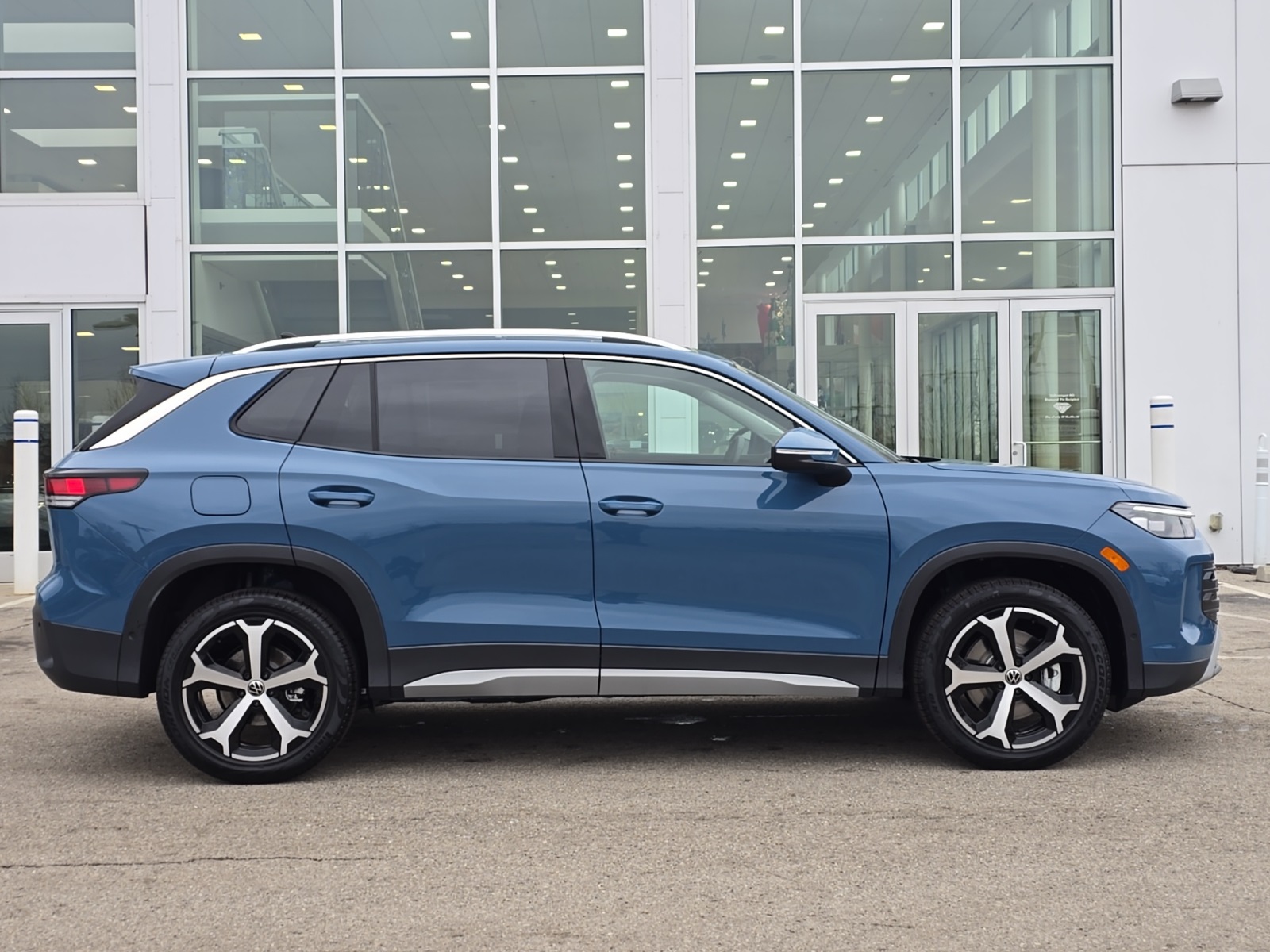 new 2026 Volkswagen Tiguan car, priced at $38,352