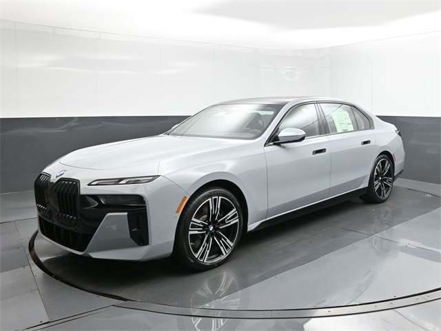 2025 BMW 7 Series 740i's photo