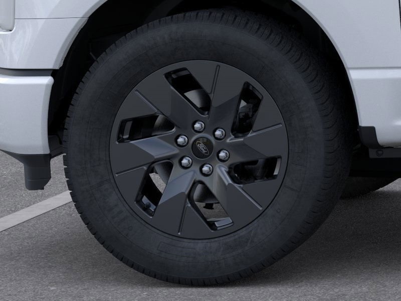 2025 Ford F-150 Lightning photo 16