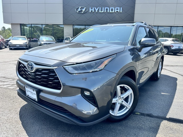 2021 Magnetic Gray Metallic Toyota Highlander XLE AWD SUV