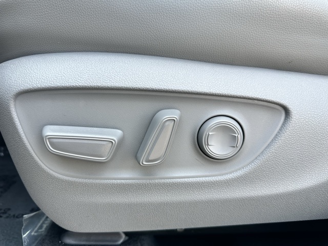 2021 Magnetic Gray Metallic Toyota Highlander XLE AWD SUV