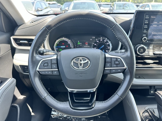 2021 Magnetic Gray Metallic Toyota Highlander XLE AWD SUV