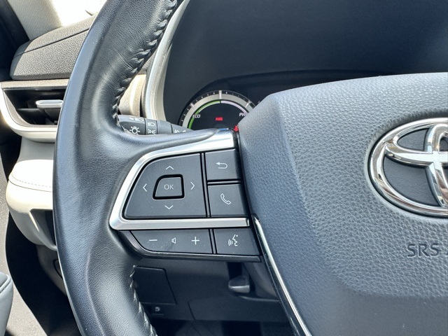 2021 Magnetic Gray Metallic Toyota Highlander XLE AWD SUV