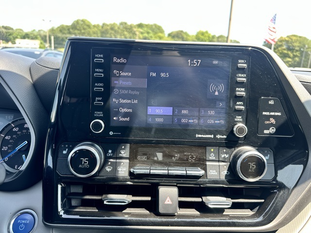 2021 Magnetic Gray Metallic Toyota Highlander XLE AWD SUV