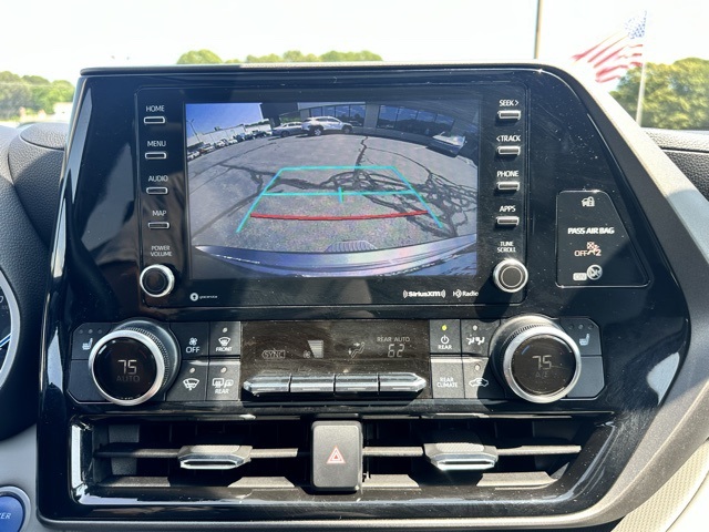 2021 Magnetic Gray Metallic Toyota Highlander XLE AWD SUV
