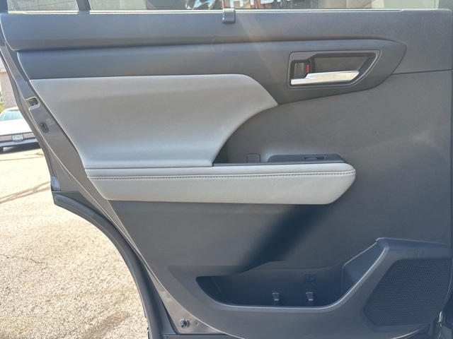 2021 Magnetic Gray Metallic Toyota Highlander XLE AWD SUV