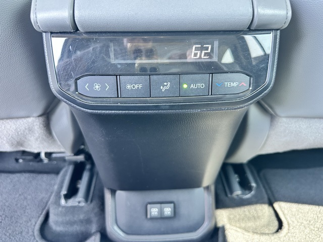 2021 Magnetic Gray Metallic Toyota Highlander XLE AWD SUV