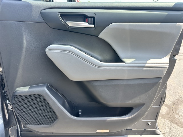 2021 Magnetic Gray Metallic Toyota Highlander XLE AWD SUV