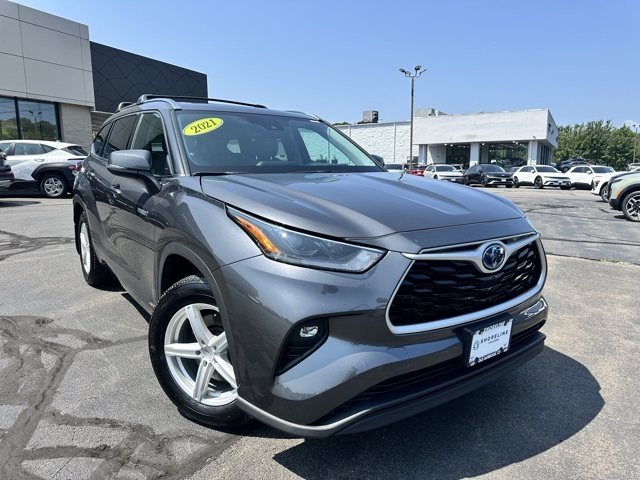 2021 Magnetic Gray Metallic Toyota Highlander XLE AWD SUV