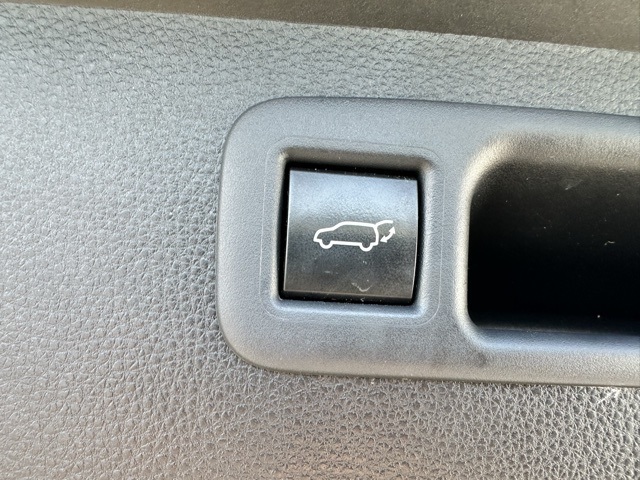 2021 Magnetic Gray Metallic Toyota Highlander XLE AWD SUV