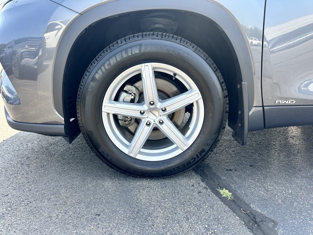 2021 Magnetic Gray Metallic Toyota Highlander XLE AWD SUV