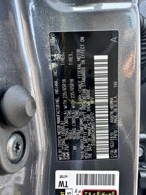 2021 Magnetic Gray Metallic Toyota Highlander XLE AWD SUV