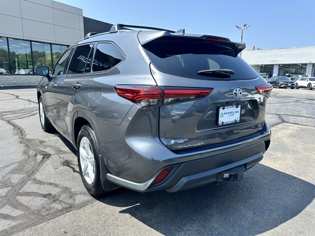 2021 Magnetic Gray Metallic Toyota Highlander XLE AWD SUV
