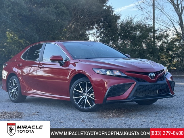 2023 Toyota Camry SE's photo