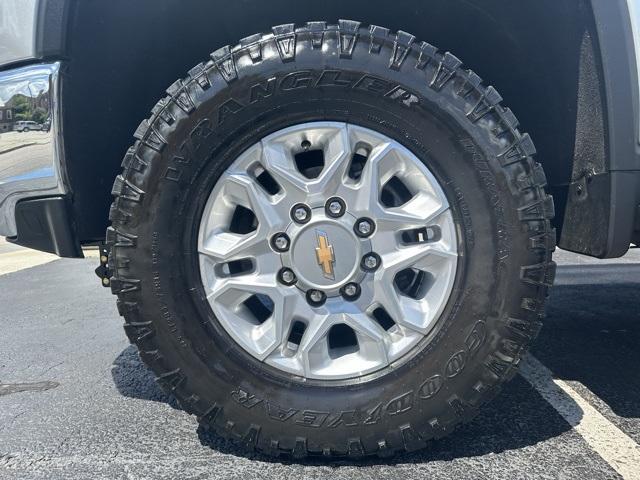 2023 Silver Ice Metallic Chevrolet Silverado 2500HD LT 4X4 Truck