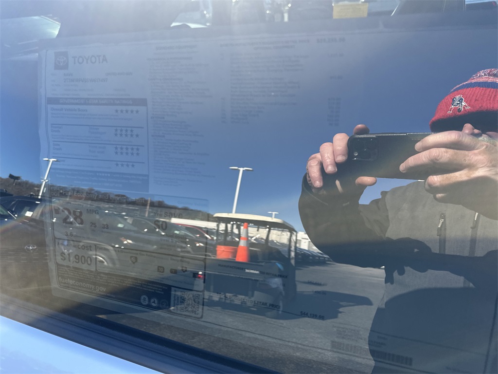 New 2025 Toyota RAV4 SUV