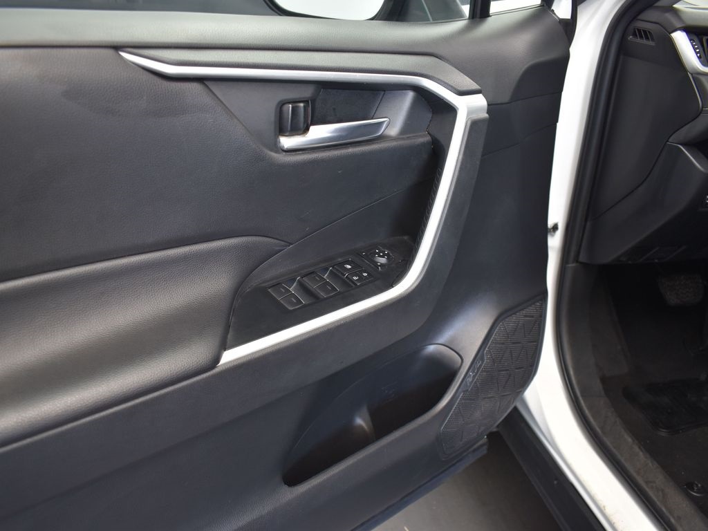 2022 White Toyota RAV4 XLE AWD SUV