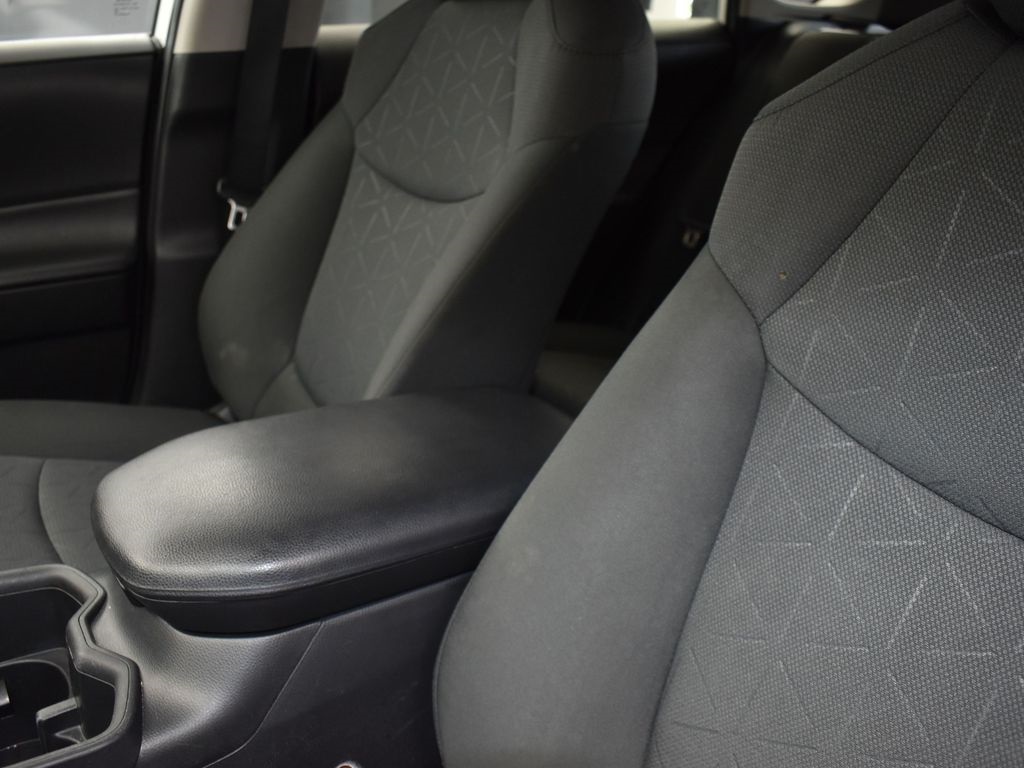 2022 White Toyota RAV4 XLE AWD SUV