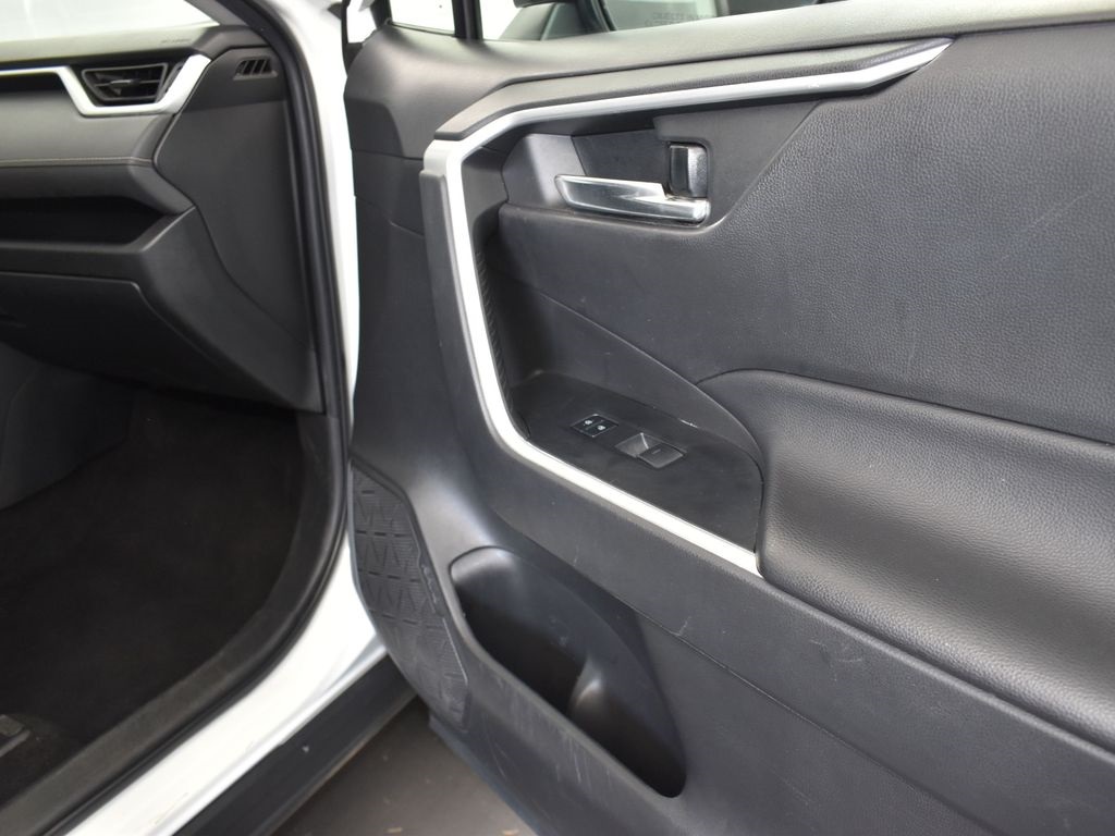 2022 White Toyota RAV4 XLE AWD SUV