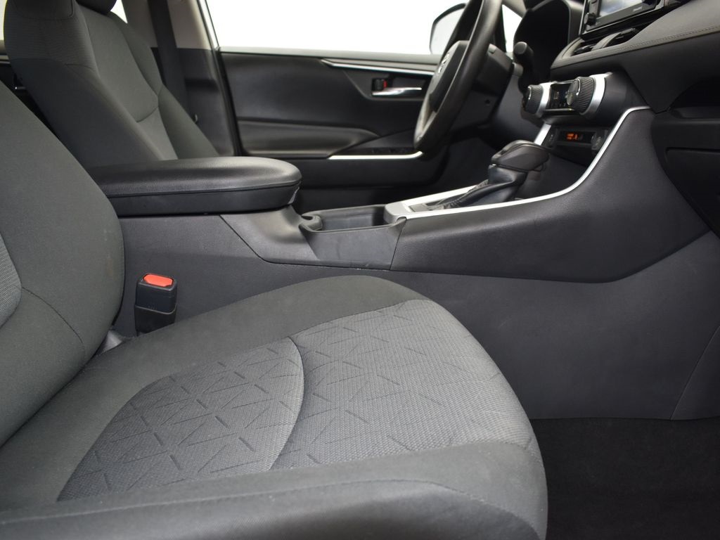 2022 White Toyota RAV4 XLE AWD SUV