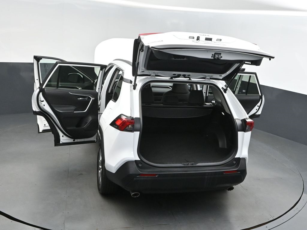 2022 White Toyota RAV4 XLE AWD SUV