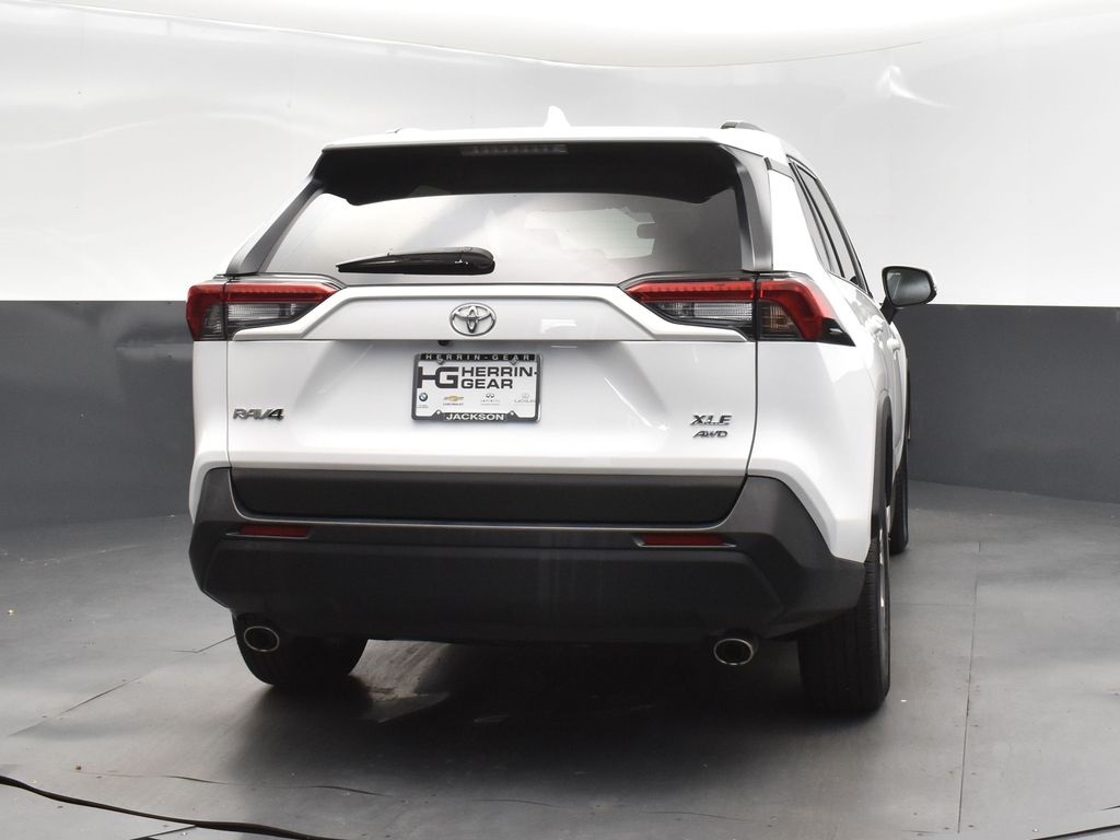 2022 White Toyota RAV4 XLE AWD SUV