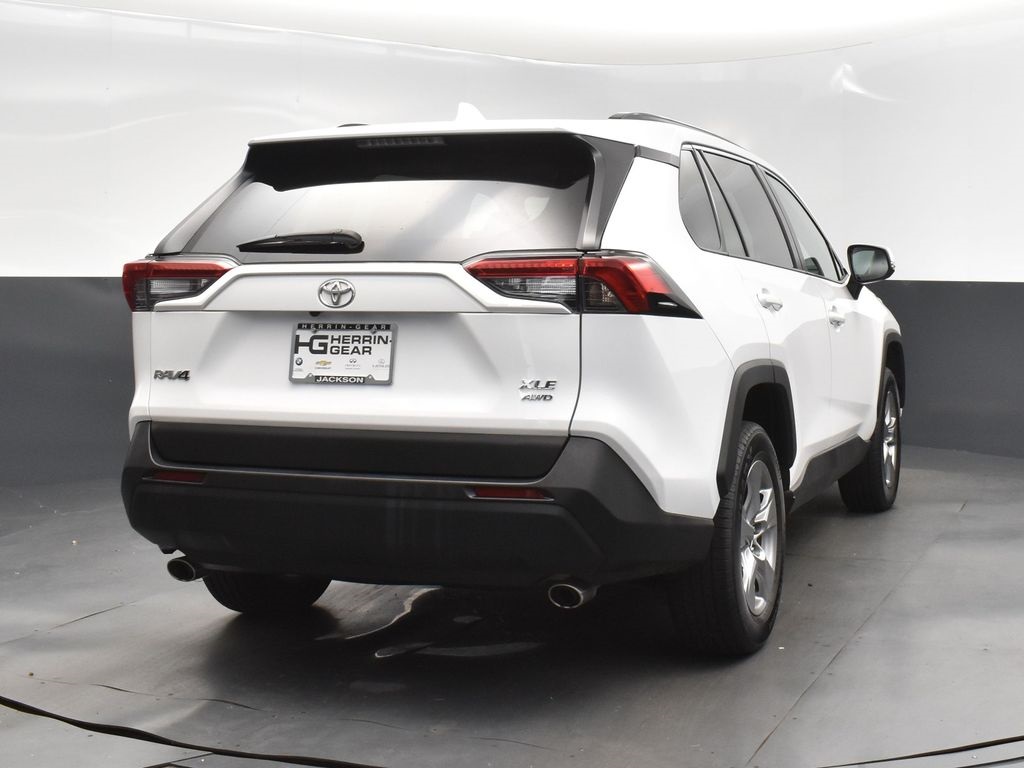 2022 White Toyota RAV4 XLE AWD SUV