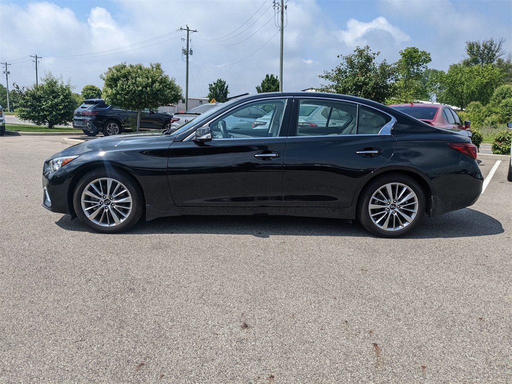 2023 Infiniti Q50 LUXE AWD photo 2