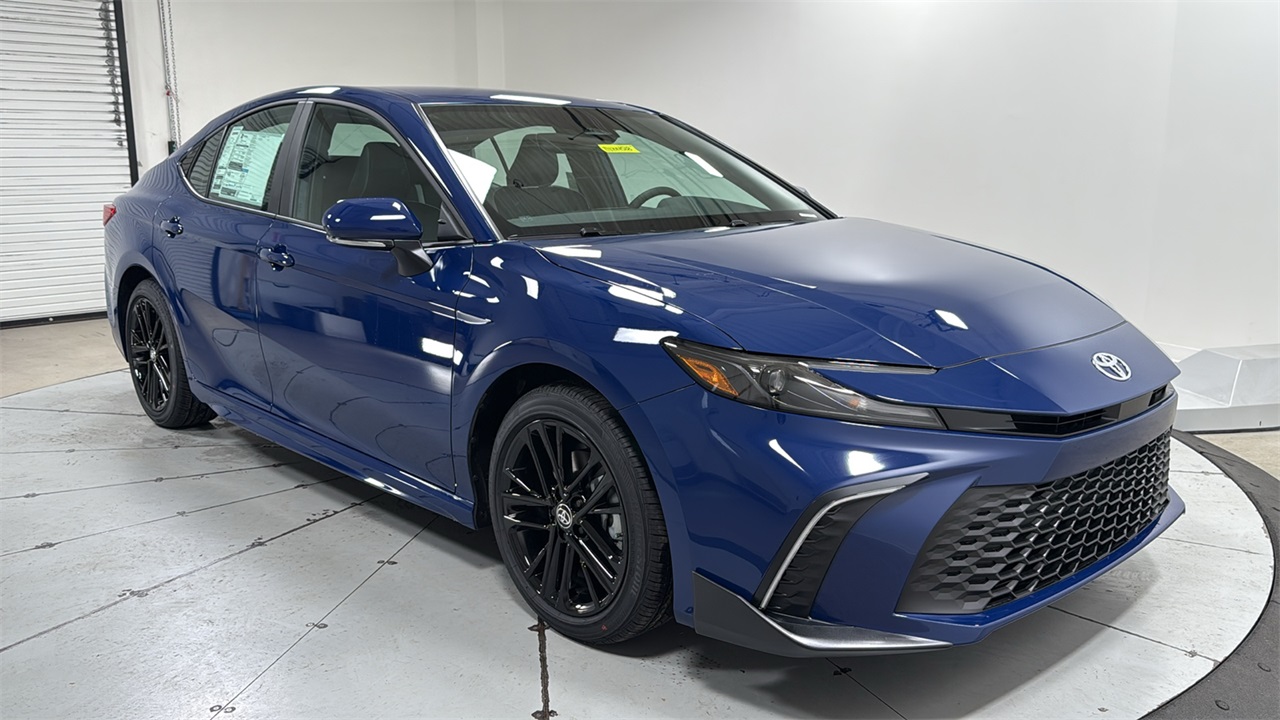 2026 Toyota Camry SE photo 3