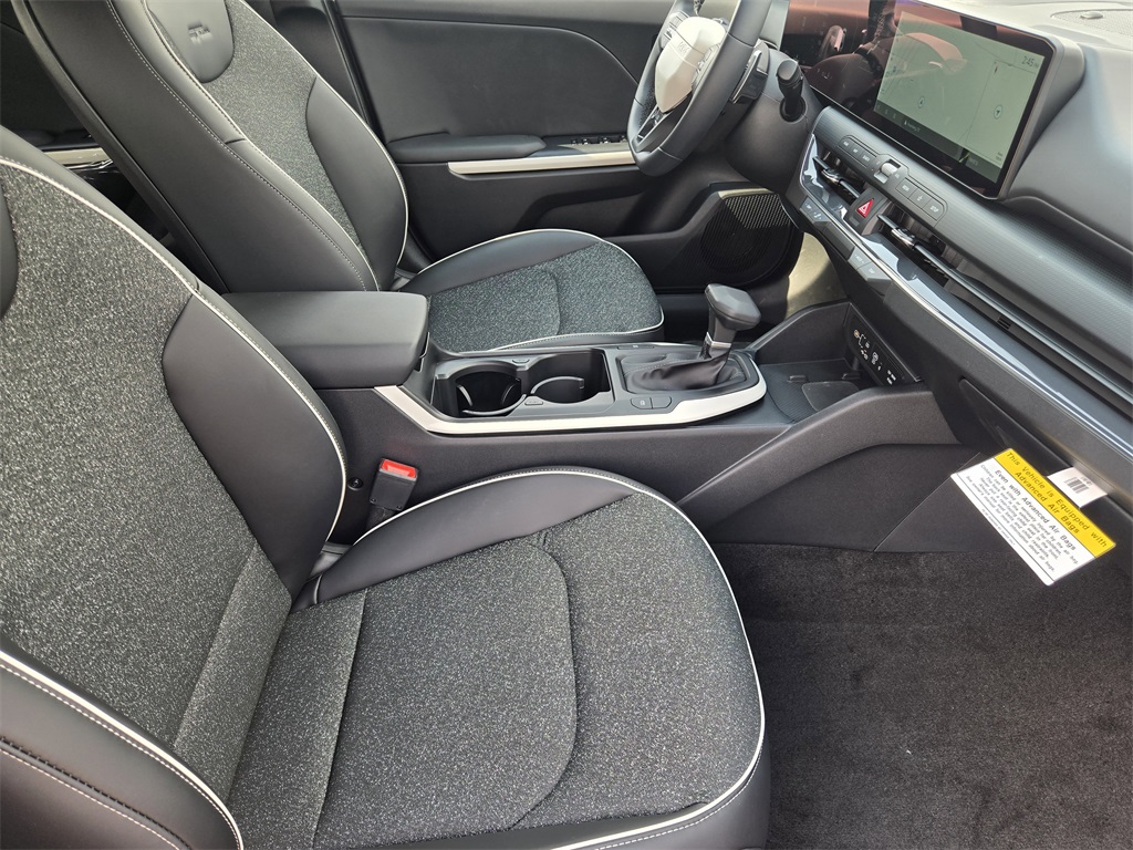 2025 Kia K4 GT-Line photo 8